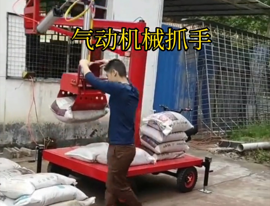 普兰店区机械抓手青储搬运机详细视频水泥机械抓手农用随车抓机械抓手助力机械臂操作方便吗